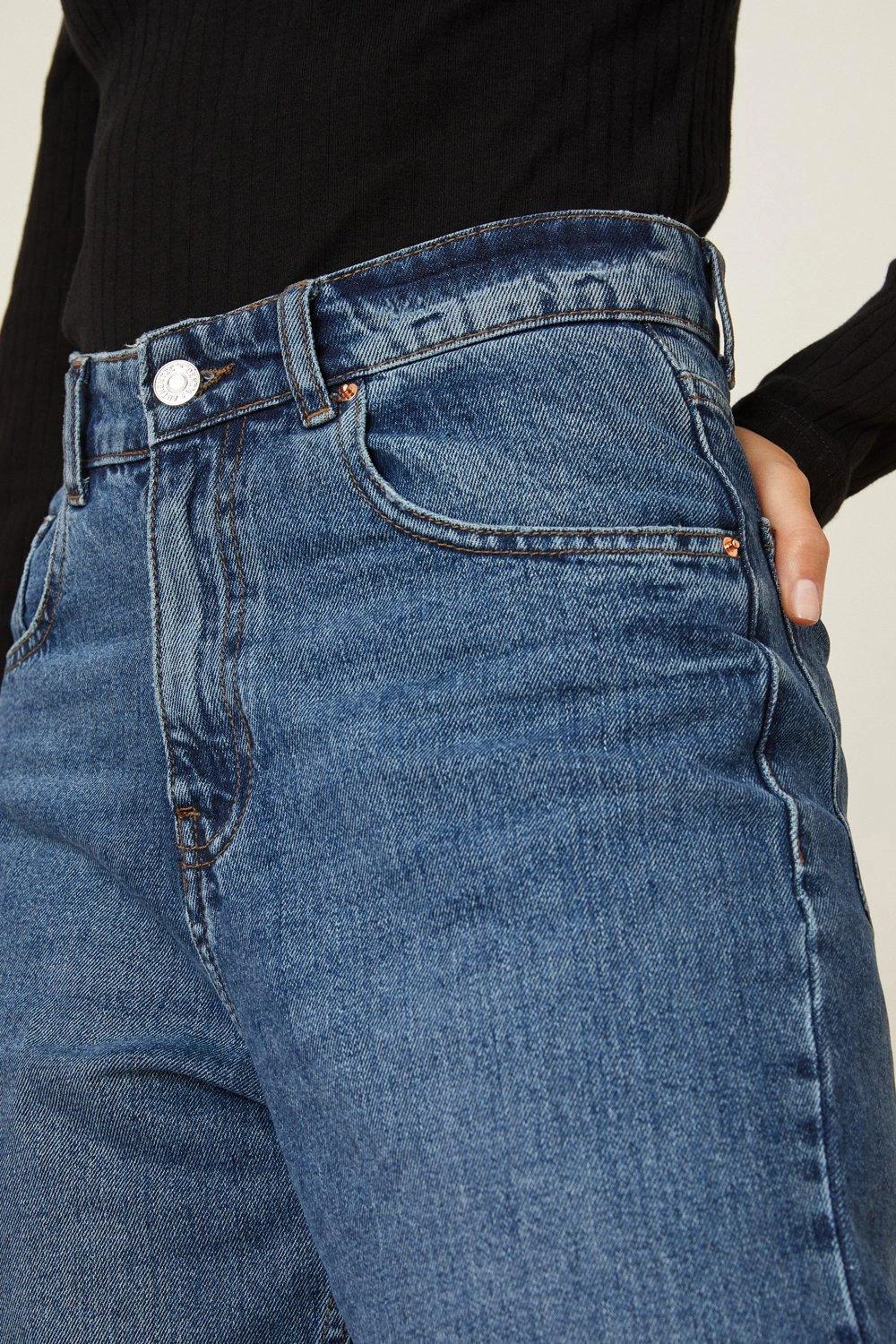 Dorothy Perkins Relaxed Fit Mom Jeans 4 Dorothy Perkins Relaxed Fit Mom Jeans - Image 4