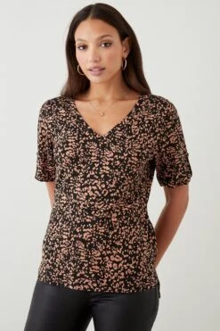 Dorothy Perkins Abstract Print V Neck Pocket T-Shirt