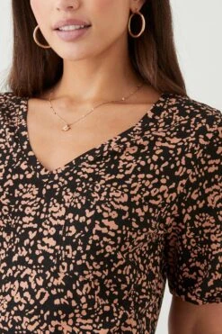 Dorothy Perkins Abstract Print V Neck Pocket T-Shirt -Perkinsdory Store bqq10567 multi xl 3