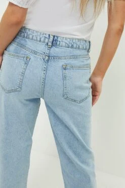 Dorothy Perkins Petite Cropped Slim Mom Jeans 7 Dorothy Perkins Petite Cropped Slim Mom Jeans -Perkinsdory Store bqq11351 light20wash xl 3